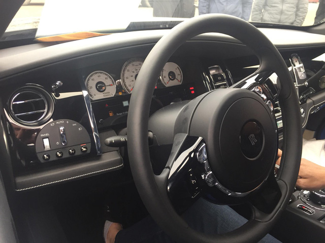 Siêu phẩm Rolls-Royce Wraith Black Badge đầu tiên về Việt Nam